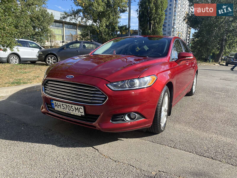 Седан Ford Fusion 2015 в 