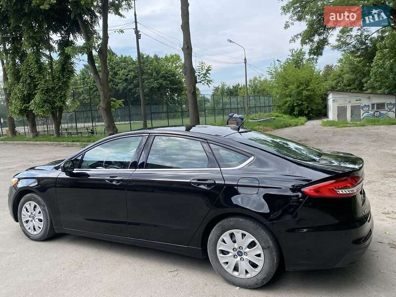 Седан Ford Fusion 2019 в 