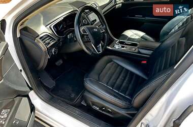 Седан Ford Fusion 2016 в 