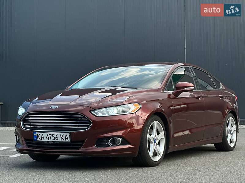 Седан Ford Fusion 2015 в 