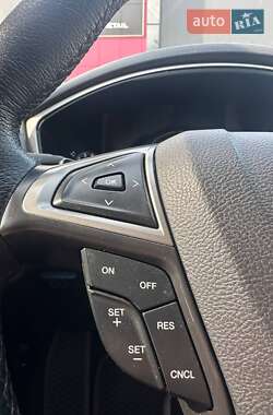 Седан Ford Fusion 2015 в 