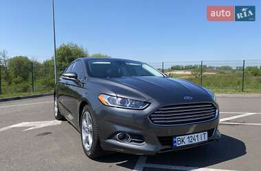 Седан Ford Fusion 2015 в Рівному