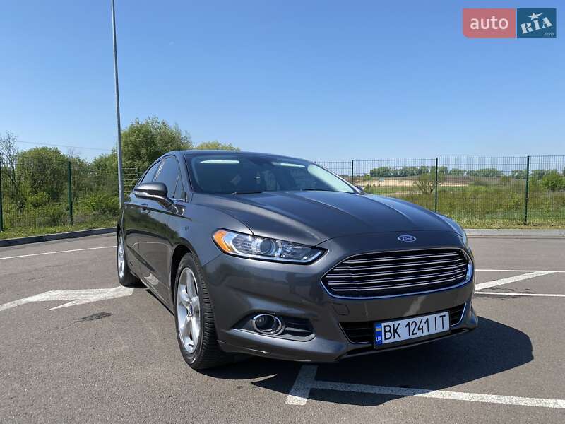 Седан Ford Fusion 2015 в Ровно