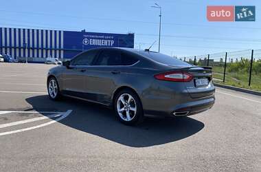 Седан Ford Fusion 2015 в 