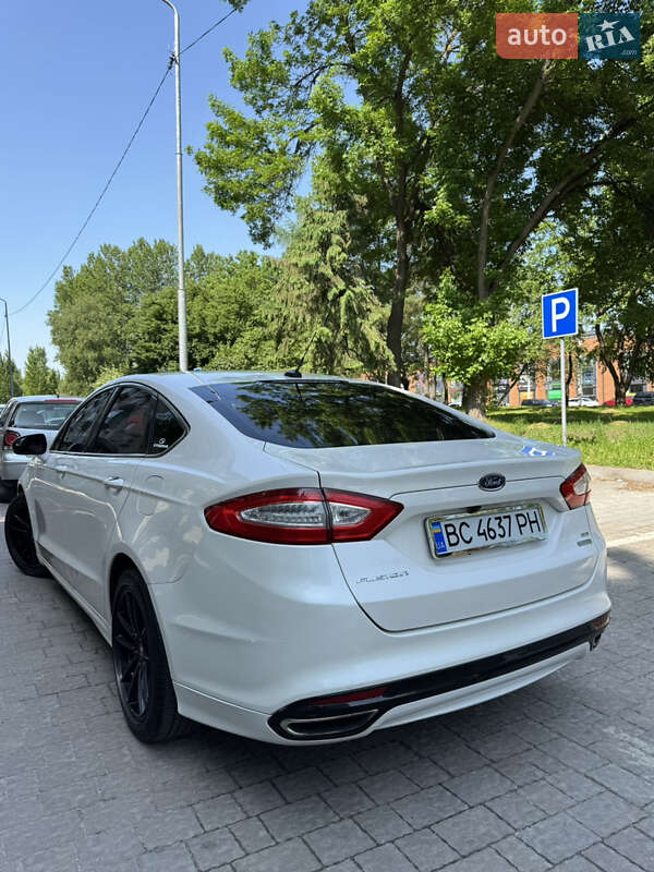 Седан Ford Fusion 2013 в Львове
