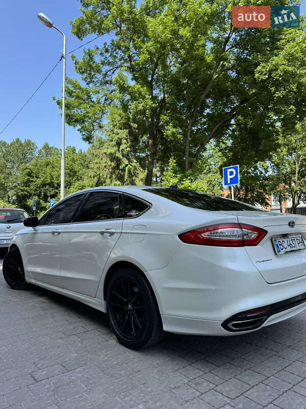 Седан Ford Fusion 2013 в Львове