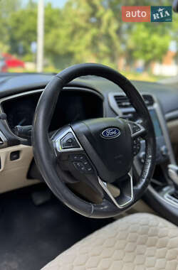 Седан Ford Fusion 2013 в 