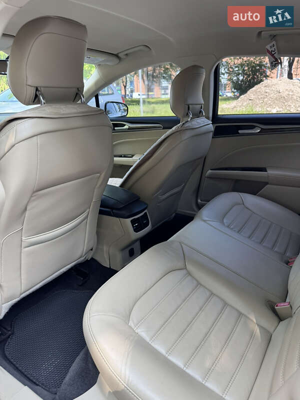 Седан Ford Fusion 2013 в Львове