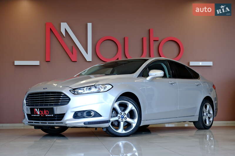 Седан Ford Fusion 2016 в 