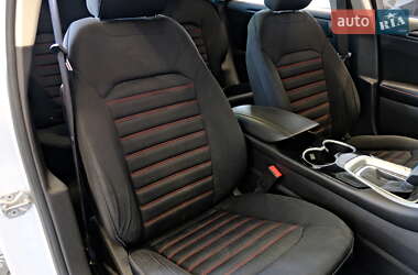 Седан Ford Fusion 2016 в 