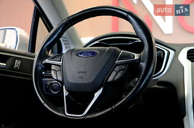 Седан Ford Fusion 2016 в 