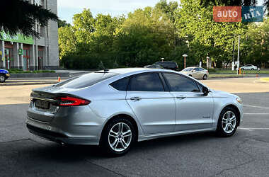 Седан Ford Fusion 2017 в 