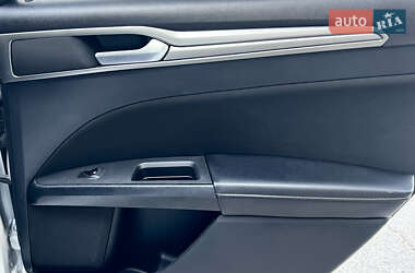 Седан Ford Fusion 2017 в 