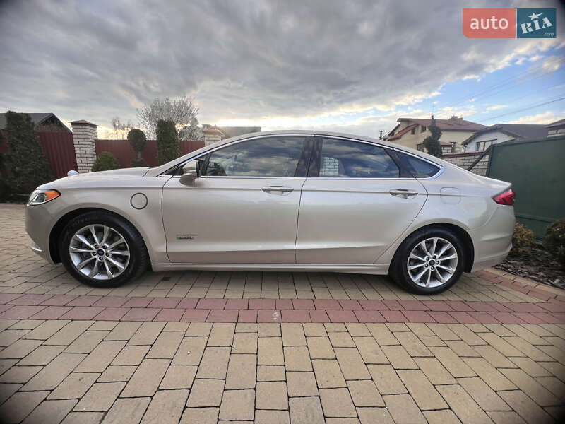 Седан Ford Fusion 2016 в Львові