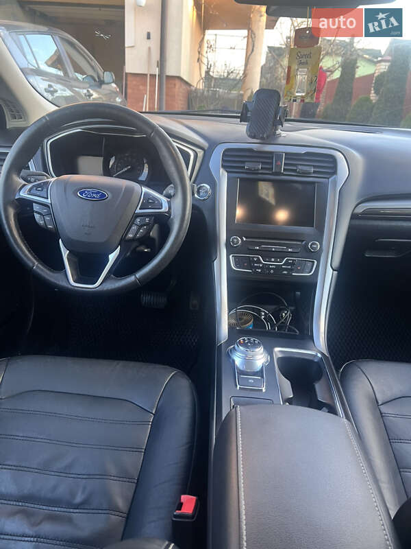 Седан Ford Fusion 2016 в Львові