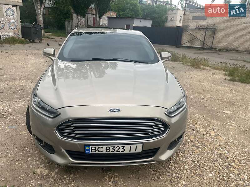 Седан Ford Fusion 2015 в 