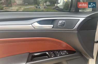 Седан Ford Fusion 2015 в 