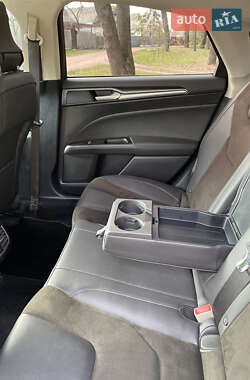 Седан Ford Fusion 2016 в 