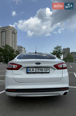 Седан Ford Fusion 2015 в 