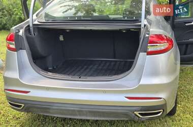 Седан Ford Fusion 2019 в 