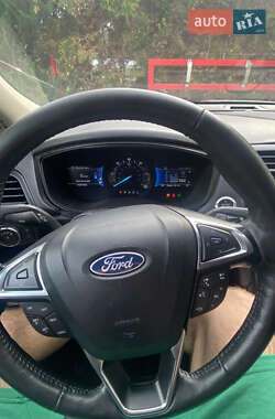Седан Ford Fusion 2017 в 