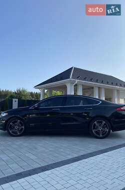 Седан Ford Fusion 2016 в 