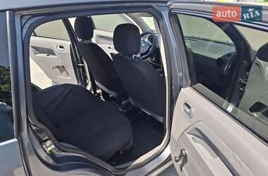 Хэтчбек Ford Fusion 2003 в 