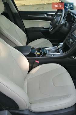 Седан Ford Fusion 2013 в 