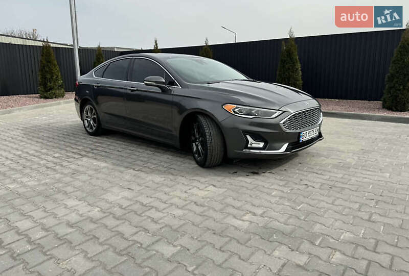 Седан Ford Fusion 2019 в 