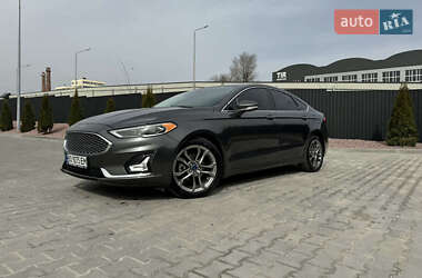 Седан Ford Fusion 2019 в 