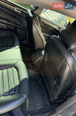 Седан Ford Fusion 2017 в 