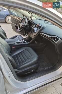 Седан Ford Fusion 2016 в 