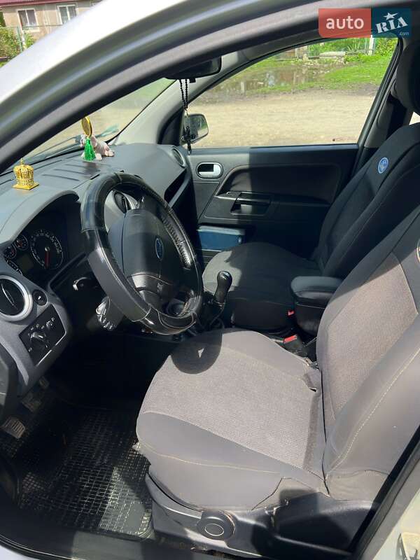 Хэтчбек Ford Fusion 2006 в Старой Синяве