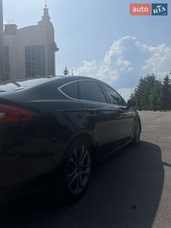Седан Ford Fusion 2019 в Тернополе