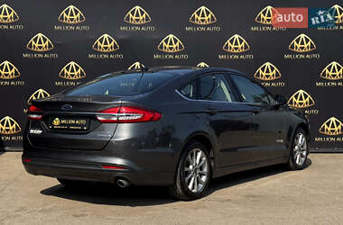 Седан Ford Fusion 2017 в 