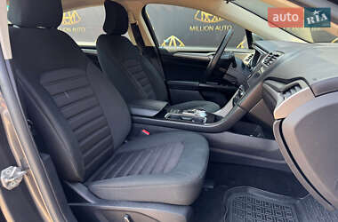 Седан Ford Fusion 2017 в 