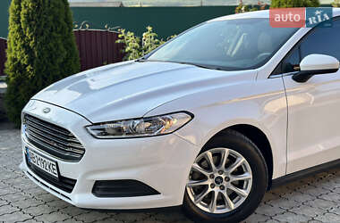 Седан Ford Fusion 2016 в 