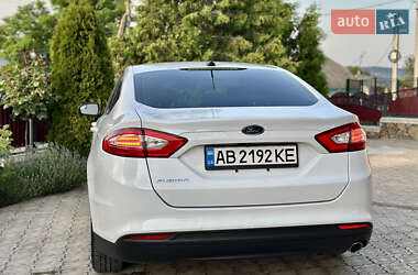 Седан Ford Fusion 2016 в 