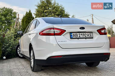 Седан Ford Fusion 2016 в 