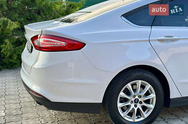 Седан Ford Fusion 2016 в 