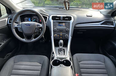 Седан Ford Fusion 2016 в 