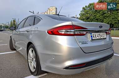 Седан Ford Fusion 2016 в 