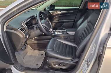 Седан Ford Fusion 2016 в 