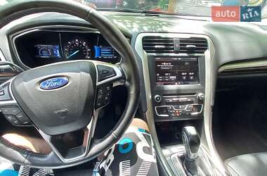 Седан Ford Fusion 2016 в 