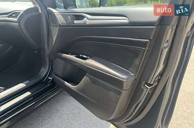 Седан Ford Fusion 2013 в 
