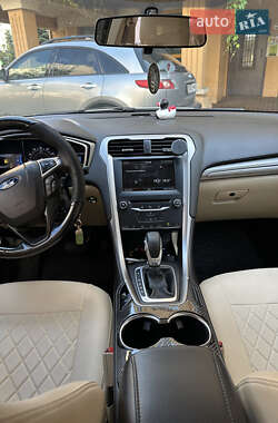 Седан Ford Fusion 2014 в 