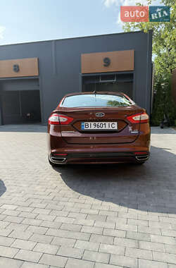 Седан Ford Fusion 2015 в 