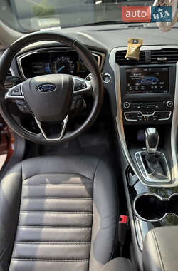 Седан Ford Fusion 2015 в 
