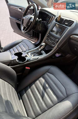 Седан Ford Fusion 2015 в 