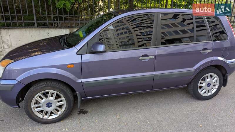 Хэтчбек Ford Fusion 2008 в 